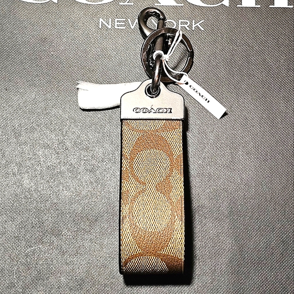 (UNISEX)COACH LOOP KEY FOB IN SIGNATURE CANVAS (NWT)